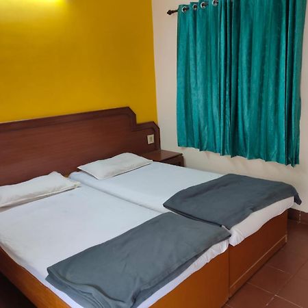 Anjana Hotels Theni Zewnętrze zdjęcie