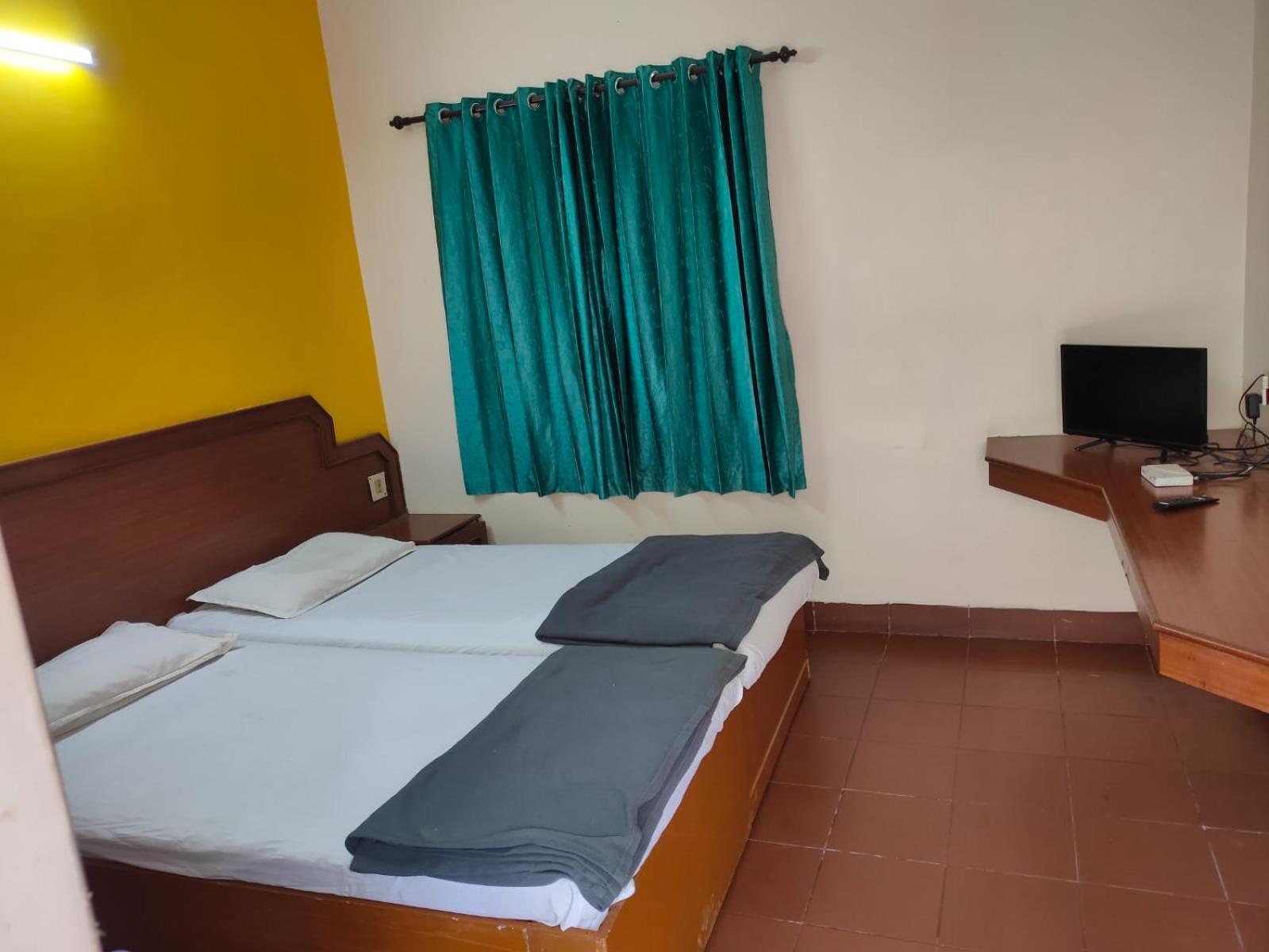 Anjana Hotels Theni Zewnętrze zdjęcie