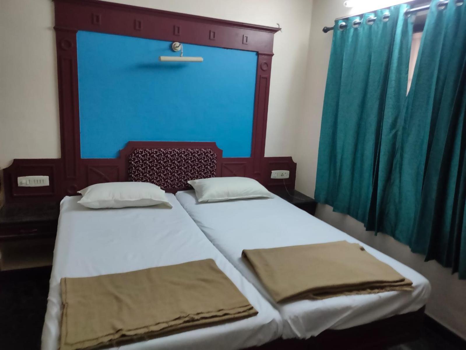 Anjana Hotels Theni Zewnętrze zdjęcie
