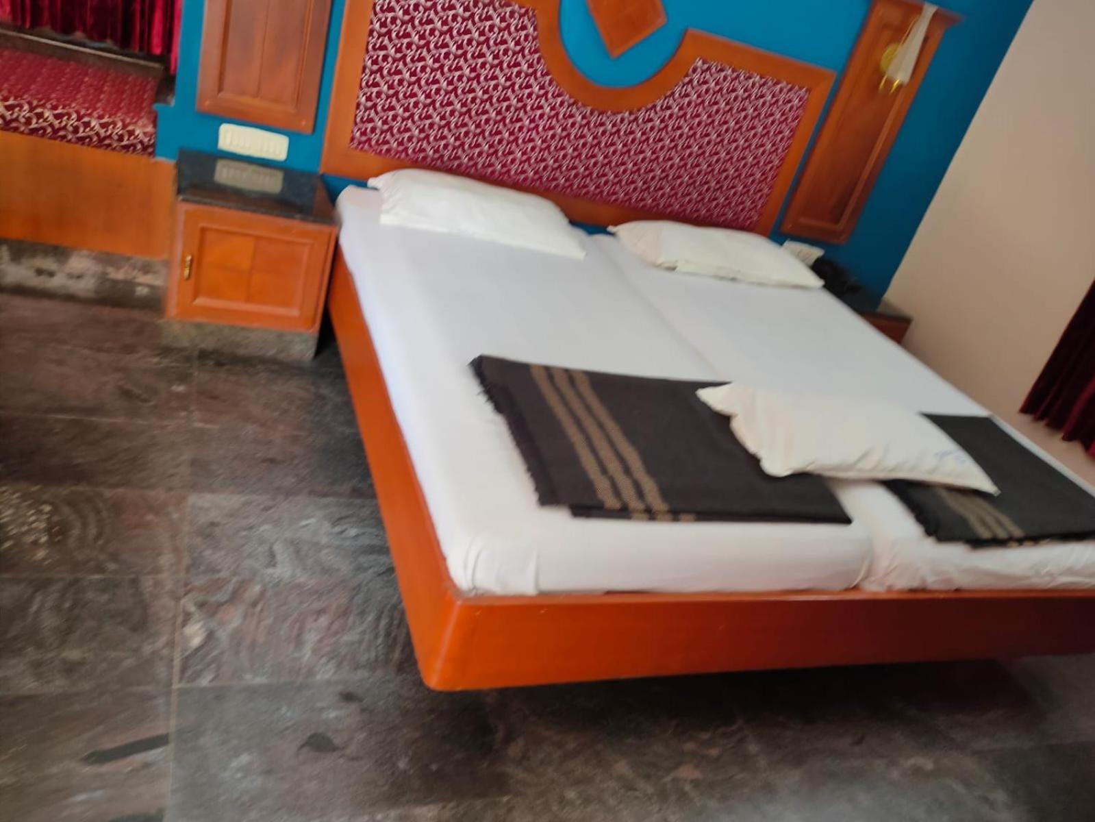 Anjana Hotels Theni Zewnętrze zdjęcie