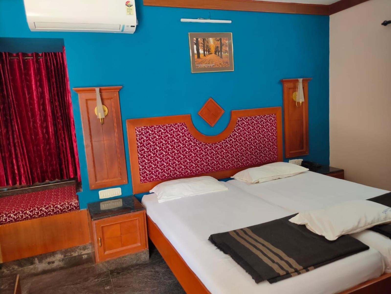 Anjana Hotels Theni Zewnętrze zdjęcie